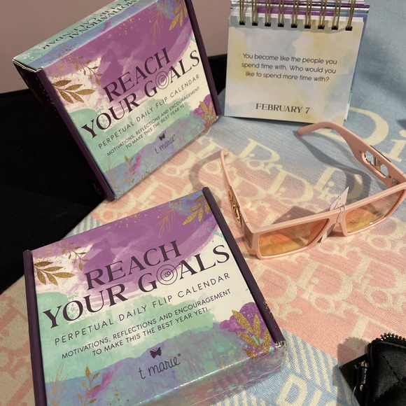 START EACH DAY OFF RIGHT -Perpetual Daily Flip Calendar - Picture 1 of 4